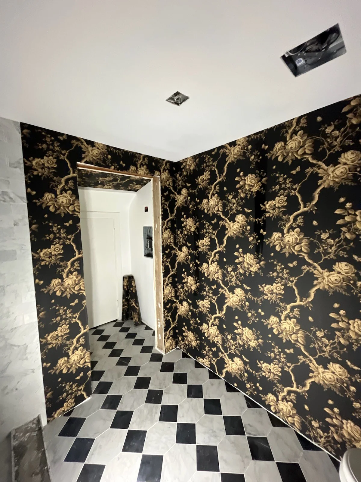 Commercial wallpaper in Orlando restaurant